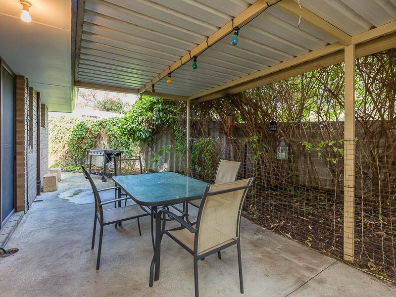 6 Camfield Loop, Parmelia WA 6167