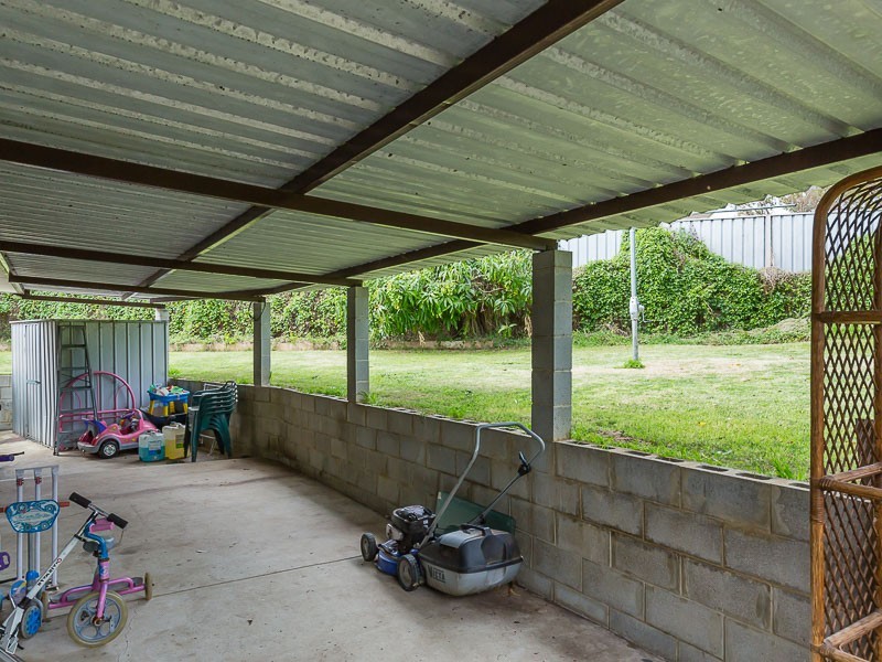 6 Camfield Loop, Parmelia WA 6167