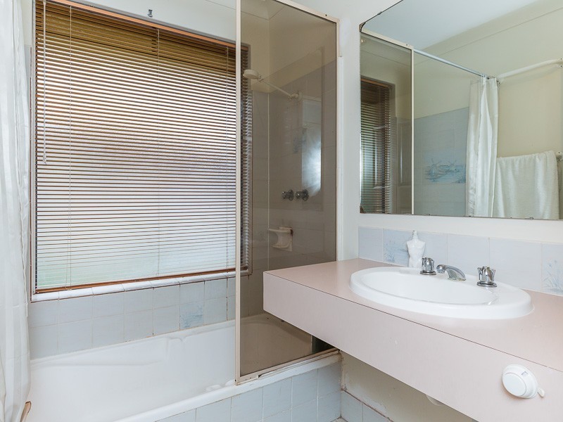 6 Parmelia Avenue, Parmelia WA 6167