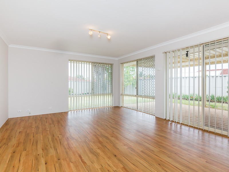 8 Catalpa Crescent, South Lake WA 6164