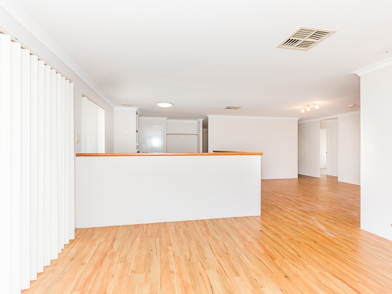 8 Catalpa Crescent, South Lake WA 6164