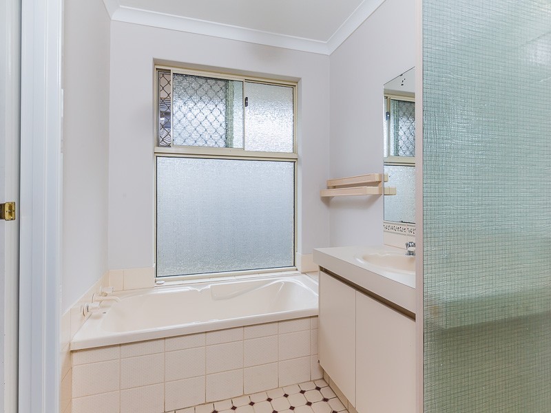 8 Catalpa Crescent, South Lake WA 6164