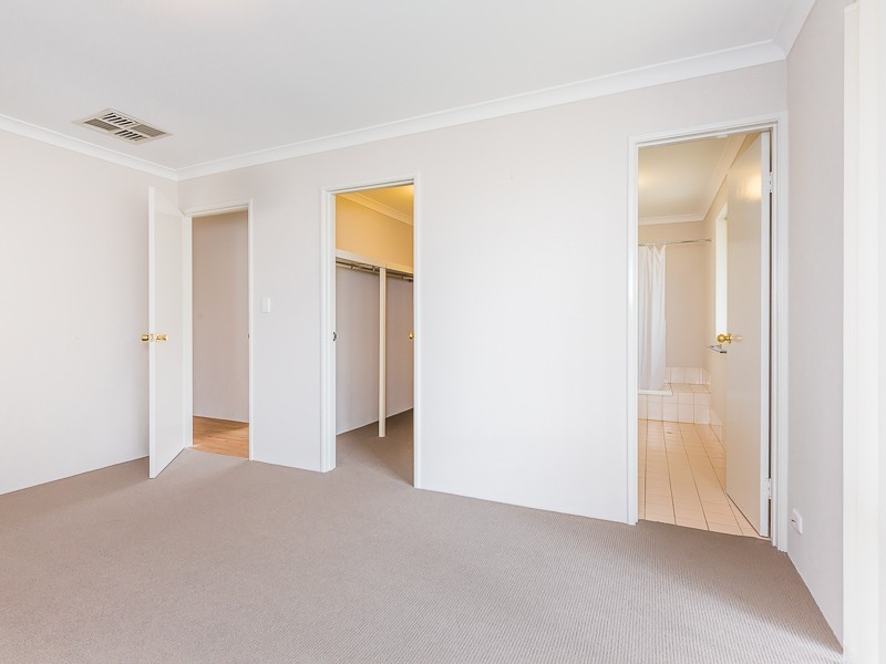 8 Catalpa Crescent, South Lake WA 6164