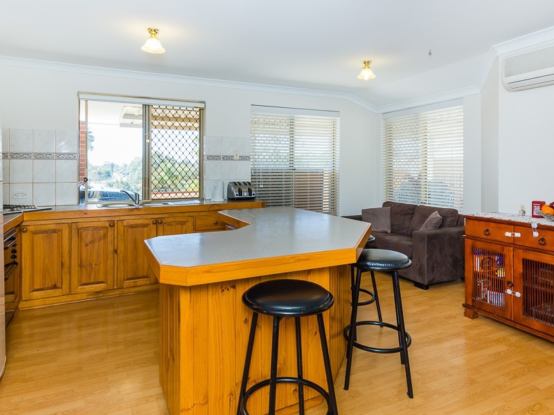 15 Brignell Gardens, Parmelia WA 6167