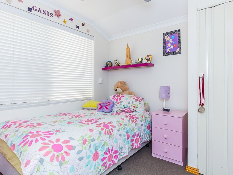 15 Brignell Gardens, Parmelia WA 6167