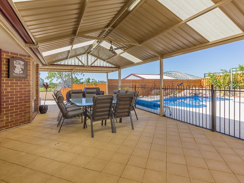 15 Brignell Gardens, Parmelia WA 6167
