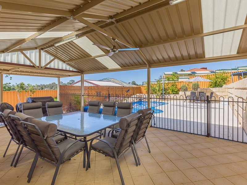 15 Brignell Gardens, Parmelia WA 6167