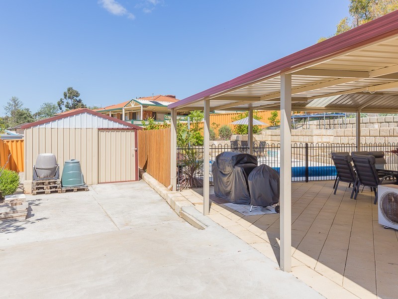 15 Brignell Gardens, Parmelia WA 6167