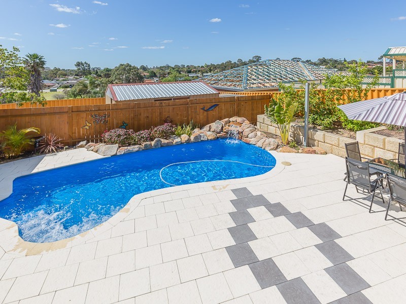 15 Brignell Gardens, Parmelia WA 6167
