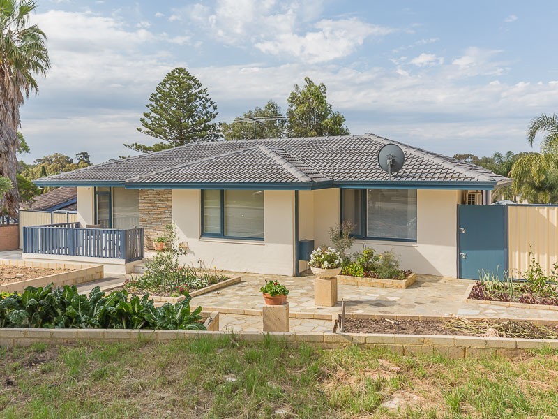 15 Brookes Way, Calista WA 6167
