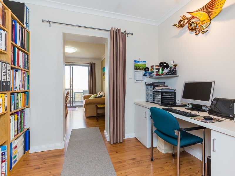 15 Brookes Way, Calista WA 6167