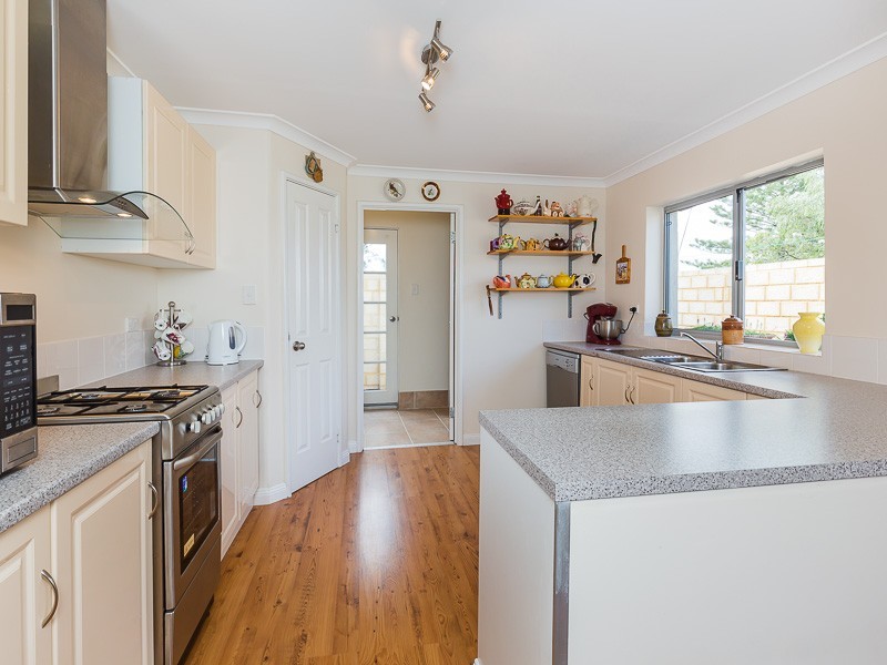 15 Brookes Way, Calista WA 6167