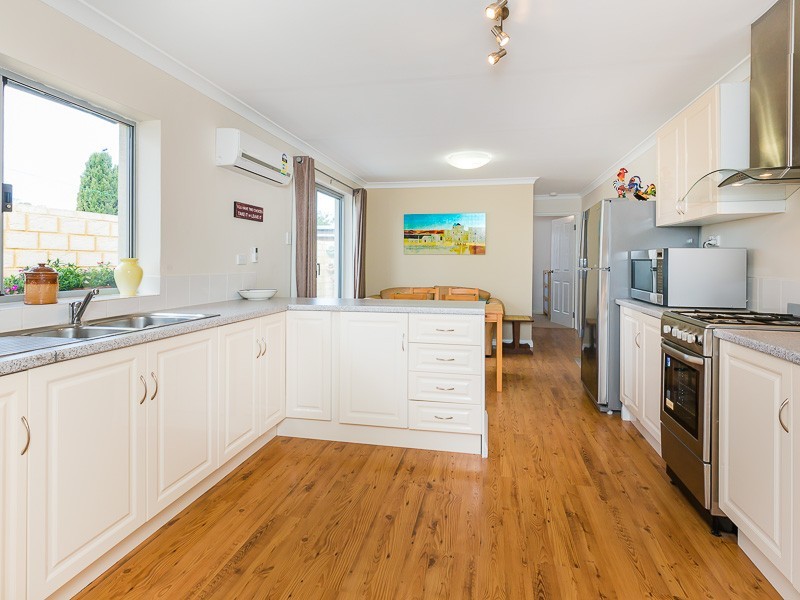 15 Brookes Way, Calista WA 6167