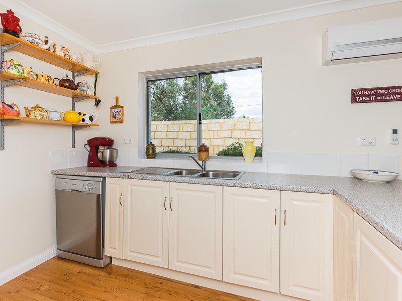 15 Brookes Way, Calista WA 6167