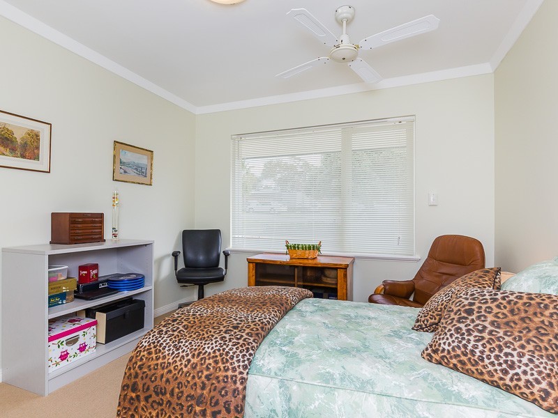 15 Brookes Way, Calista WA 6167