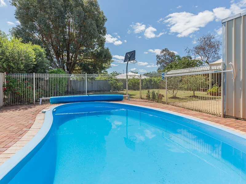 1 Werloo Court, Leda WA 6170