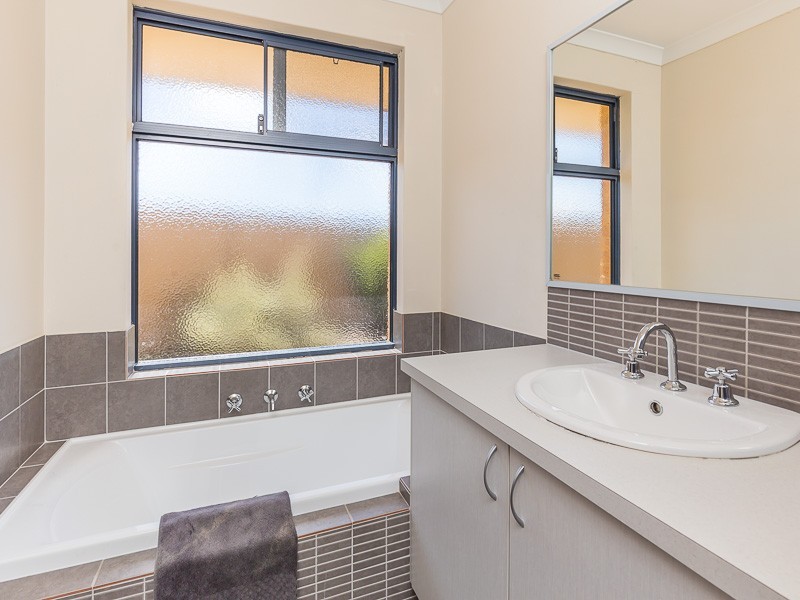 10 Silverline Bend, Bertram WA 6167