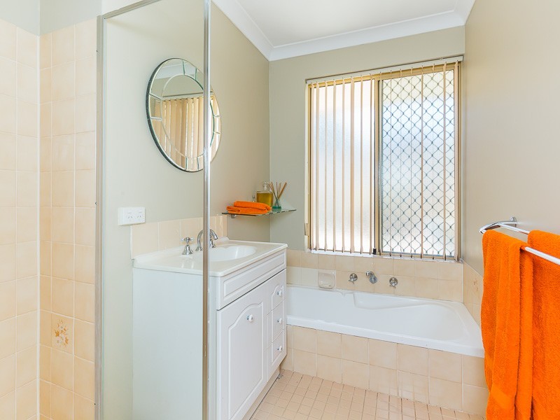 11 Berrett Place, Parmelia WA 6167