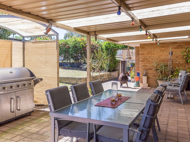 11 Berrett Place, Parmelia WA 6167