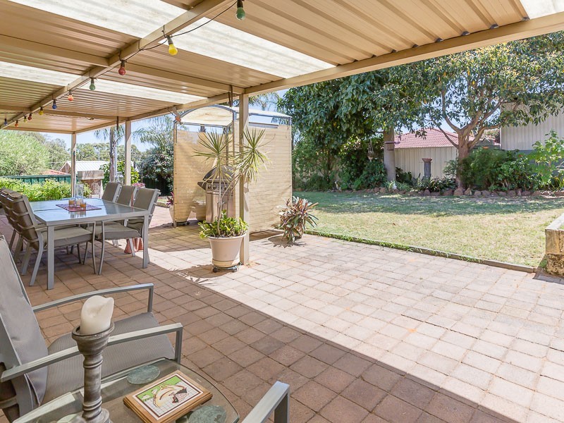 11 Berrett Place, Parmelia WA 6167