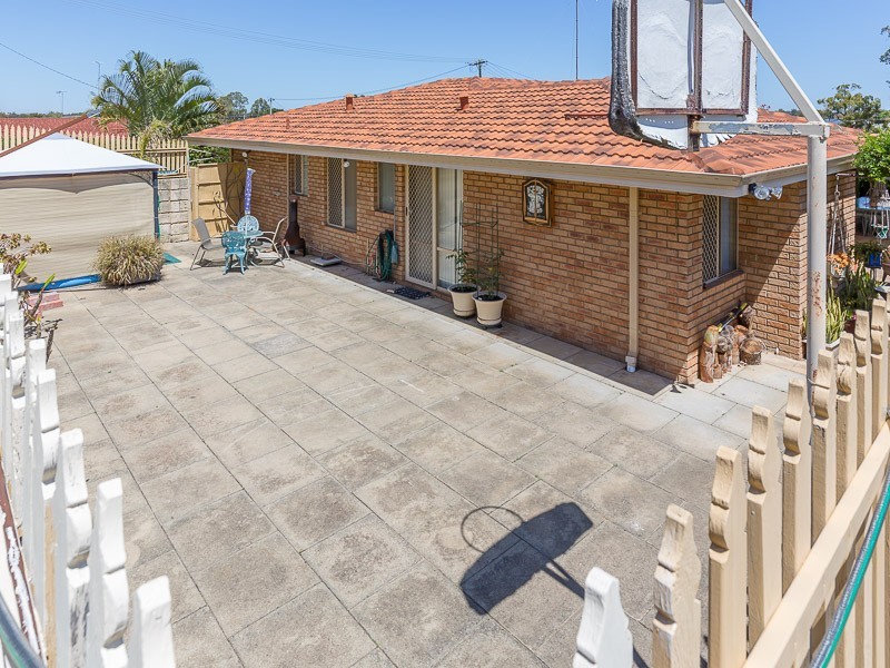 11 Berrett Place, Parmelia WA 6167