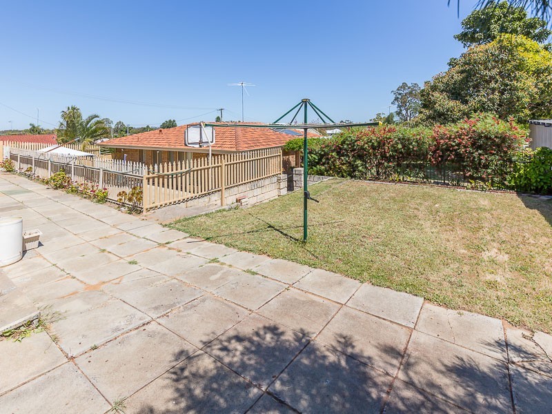 11 Berrett Place, Parmelia WA 6167
