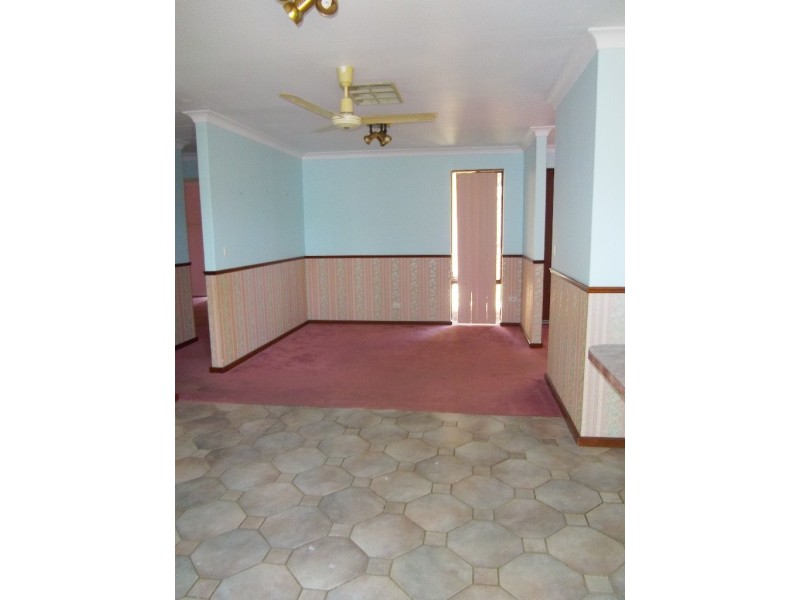 14 Cowling Way, Parmelia WA 6167