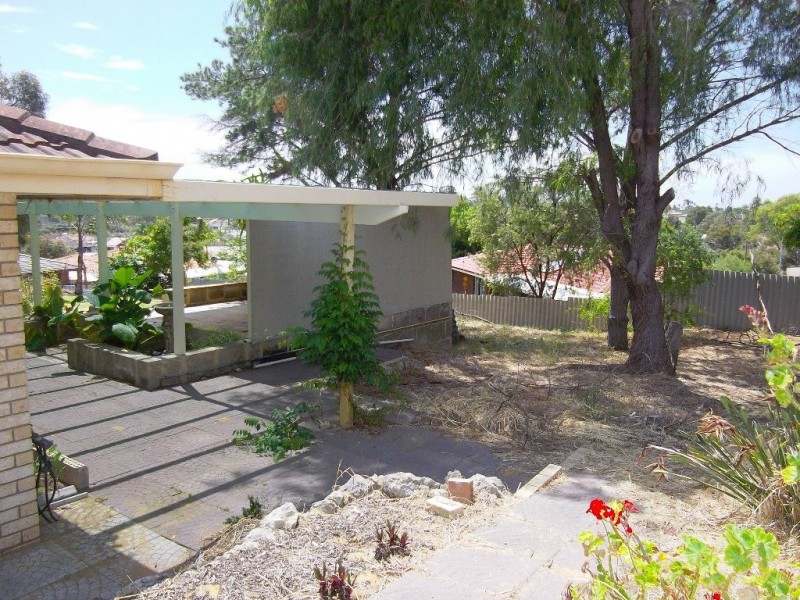 14 Cowling Way, Parmelia WA 6167