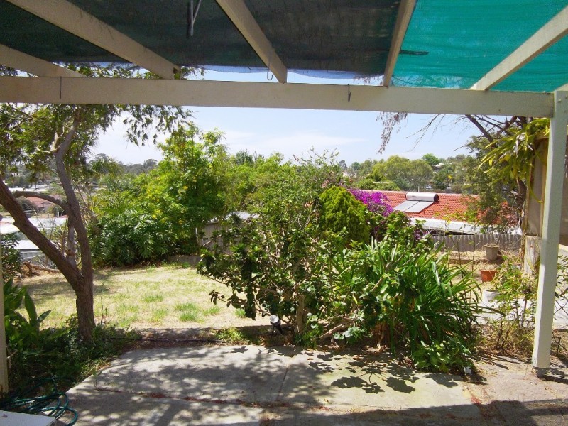 14 Cowling Way, Parmelia WA 6167