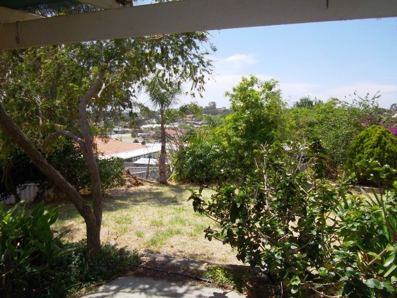 14 Cowling Way, Parmelia WA 6167