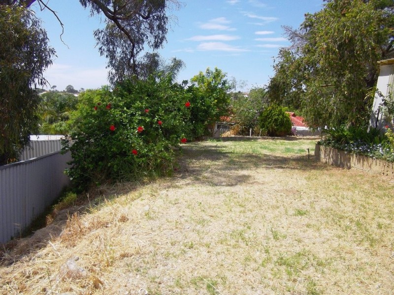 14 Cowling Way, Parmelia WA 6167