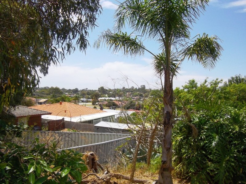 14 Cowling Way, Parmelia WA 6167