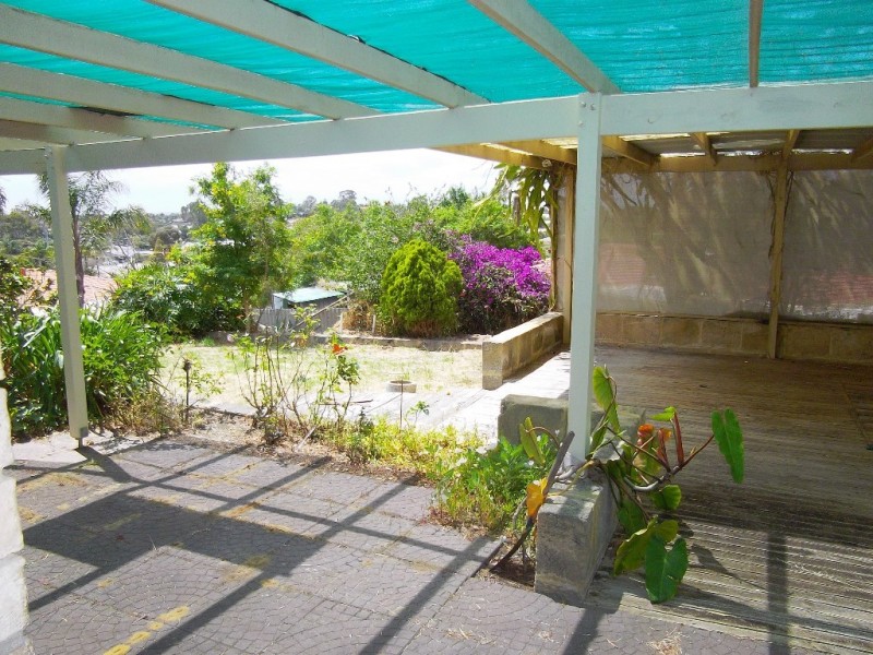 14 Cowling Way, Parmelia WA 6167