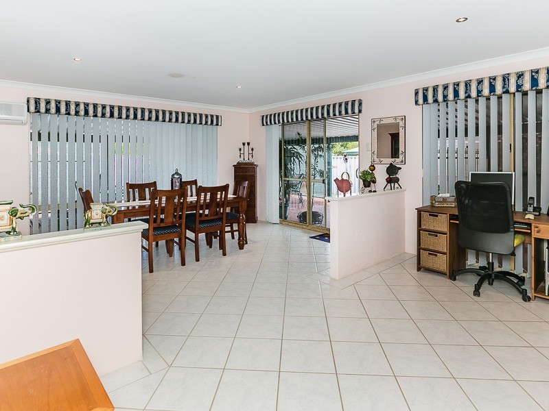 4 Gilling Place, Orelia WA 6167