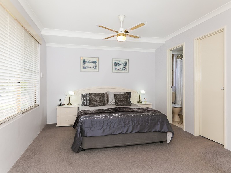 4 Gilling Place, Orelia WA 6167