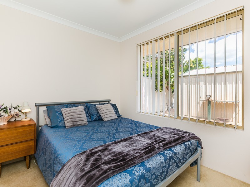 4 Gilling Place, Orelia WA 6167