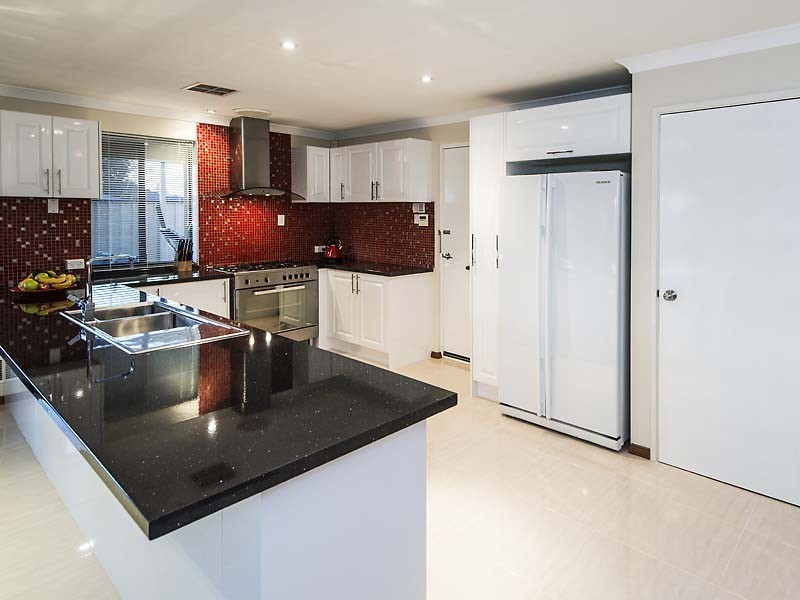 6 Leeuwin Chase, Bertram WA 6167