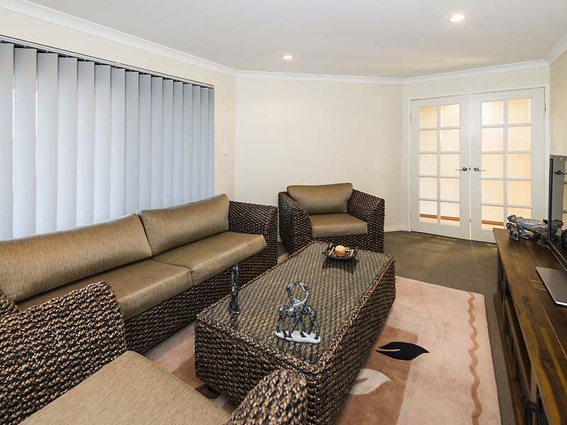 6 Leeuwin Chase, Bertram WA 6167