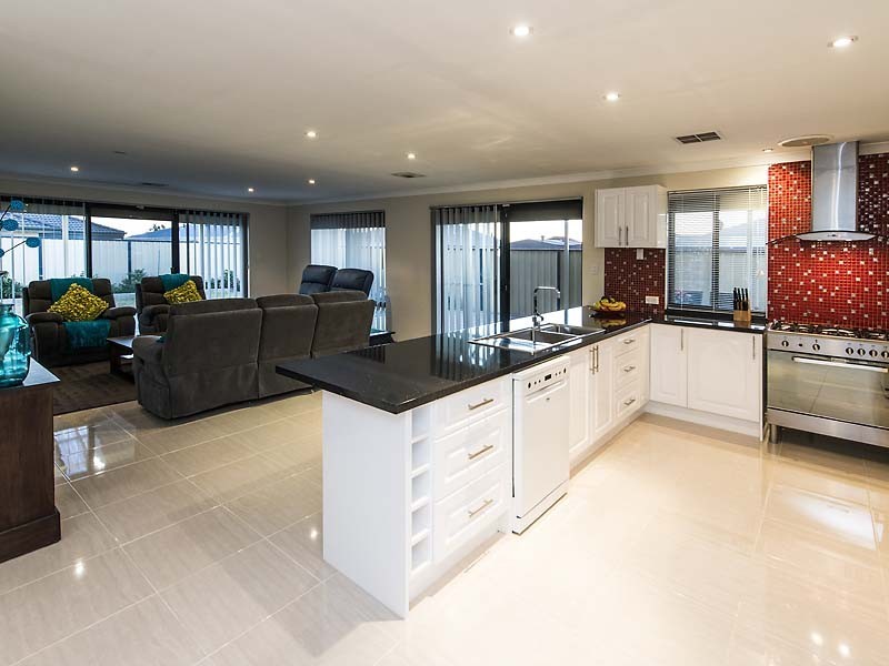 6 Leeuwin Chase, Bertram WA 6167