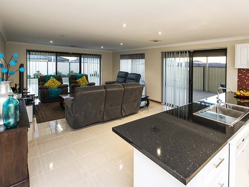 6 Leeuwin Chase, Bertram WA 6167
