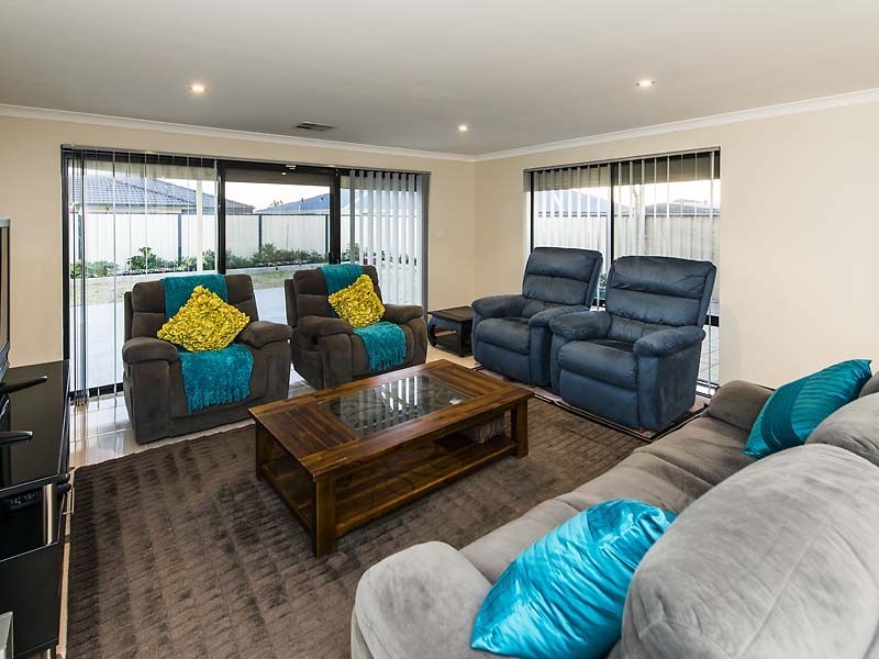 6 Leeuwin Chase, Bertram WA 6167