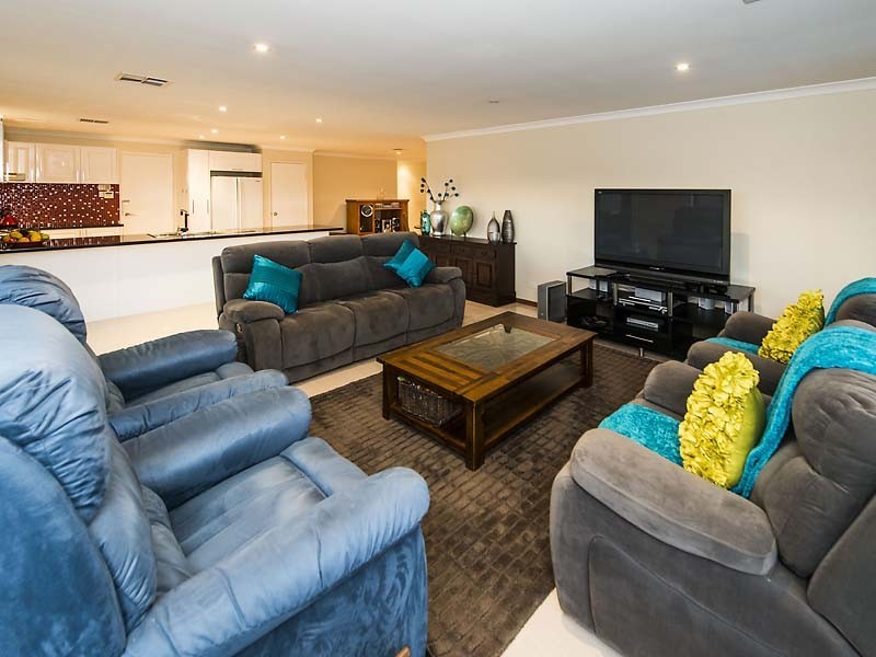 6 Leeuwin Chase, Bertram WA 6167