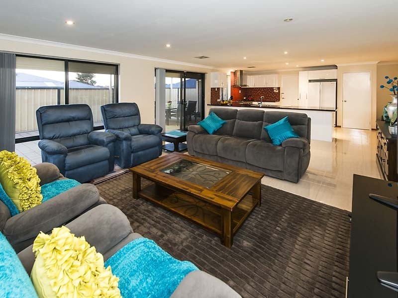 6 Leeuwin Chase, Bertram WA 6167