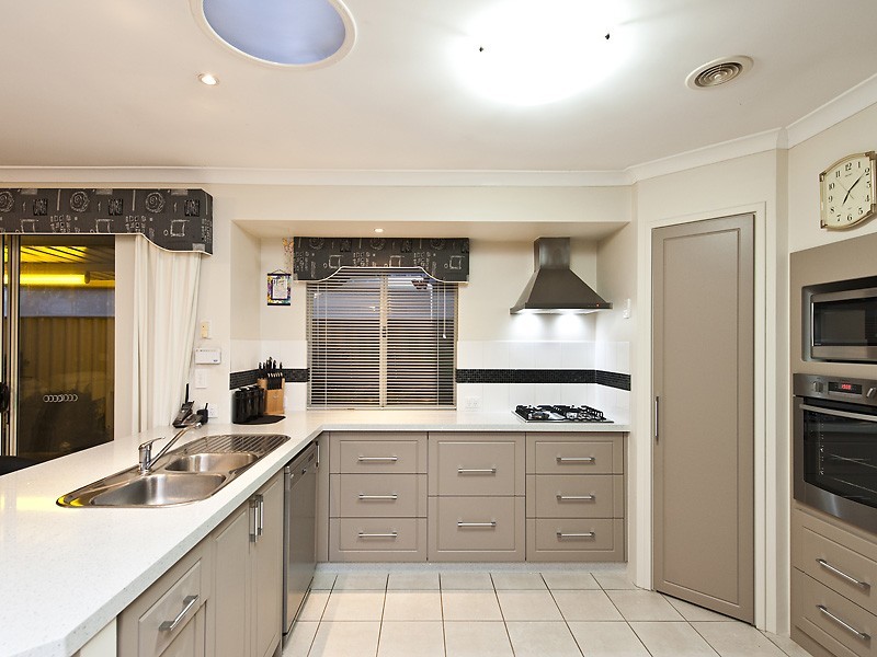 9 Ascot Parkway, Bertram WA 6167