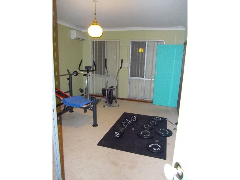 34 Tanson Road, Parmelia WA 6167