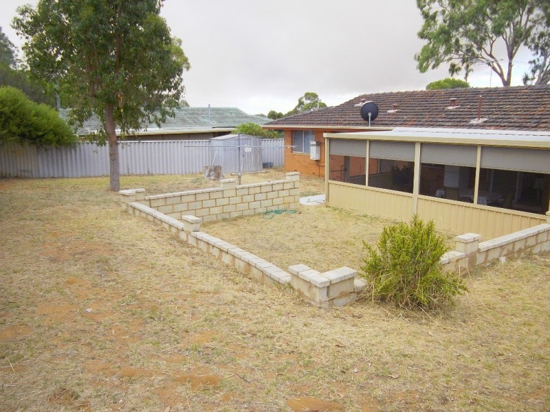 21 Cowling Way, Parmelia WA 6167