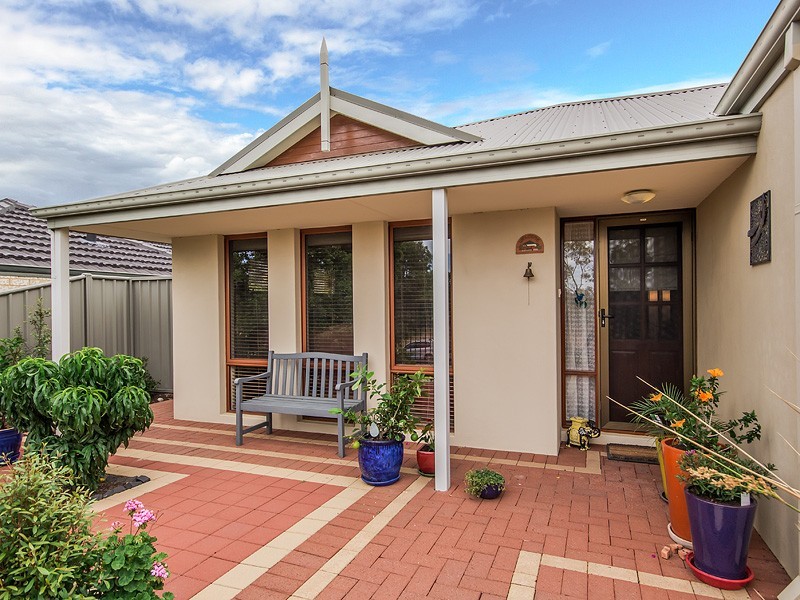 15 Lambeth Circle, Wellard WA 6170