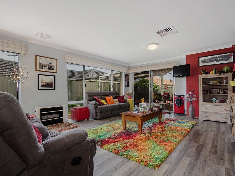 15 Lambeth Circle, Wellard WA 6170