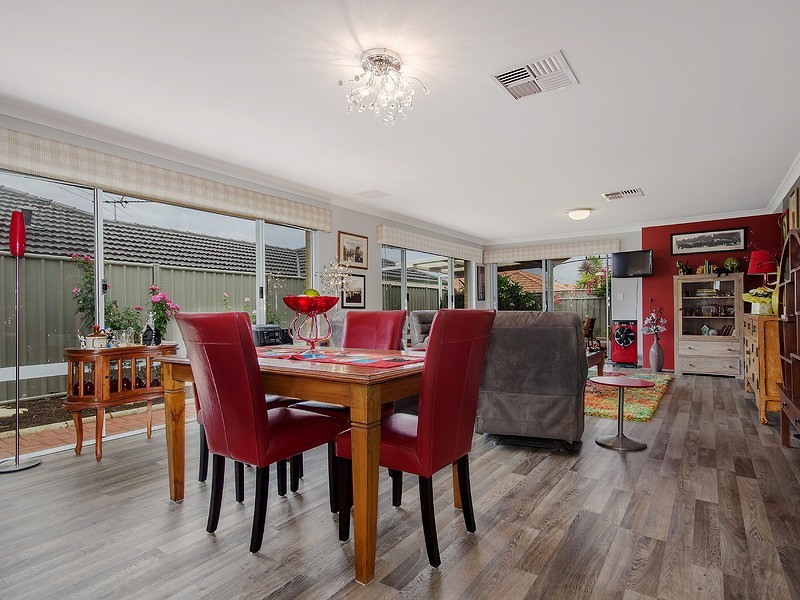 15 Lambeth Circle, Wellard WA 6170