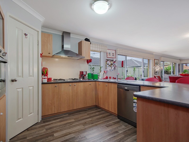 15 Lambeth Circle, Wellard WA 6170